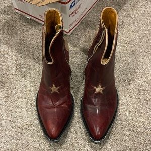 Old gringo size 7 worn 2 times. Beautiful boots, just not my style anymore!